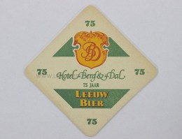 leeuw bier vilt B27 achter